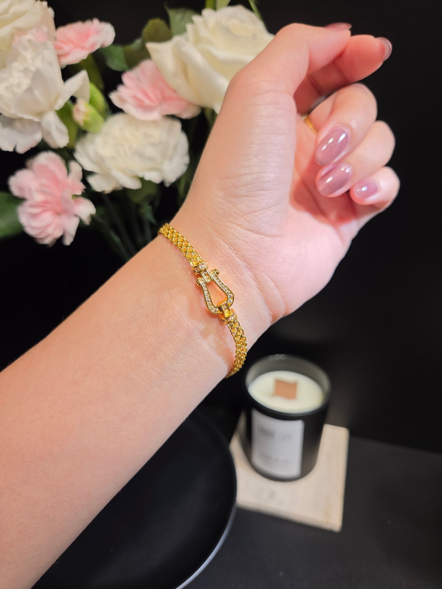 Light Luxury Gold-Toned Horseshoe Buckle Bracelet