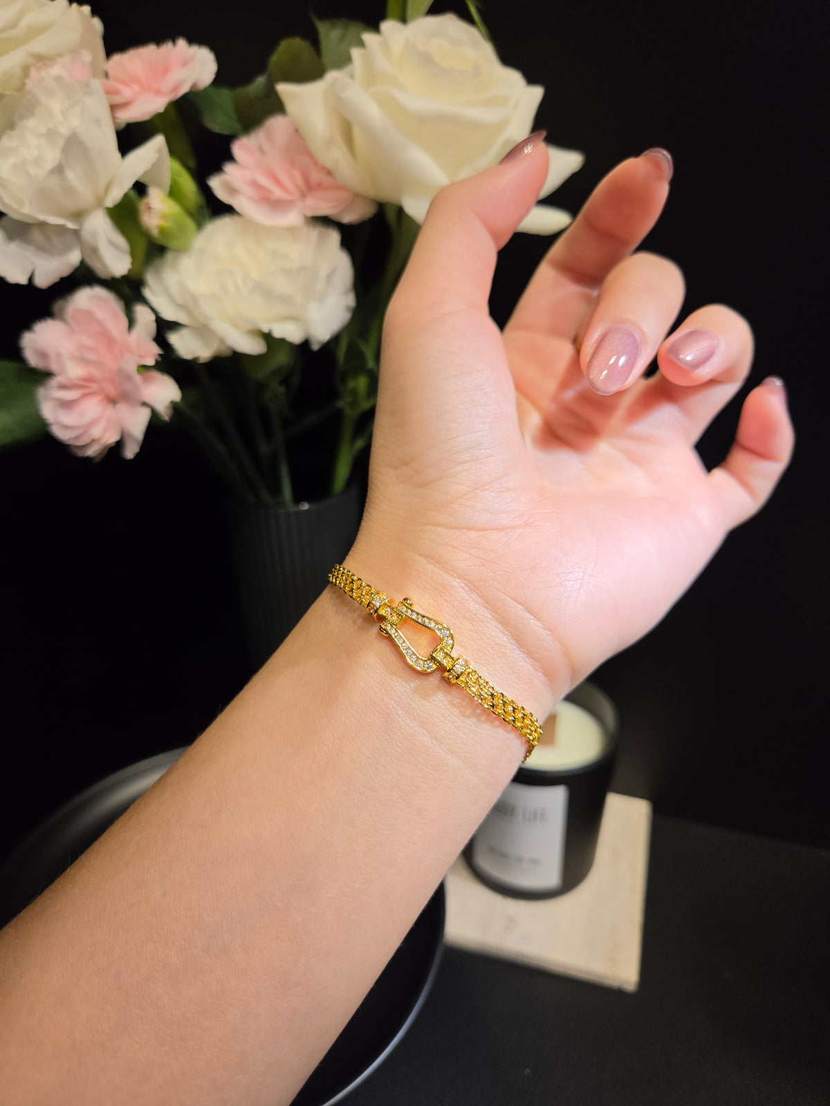 Light Luxury Gold-Toned Horseshoe Buckle Bracelet