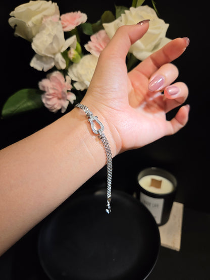 Light Luxury Gold-Toned Horseshoe Buckle Bracelet