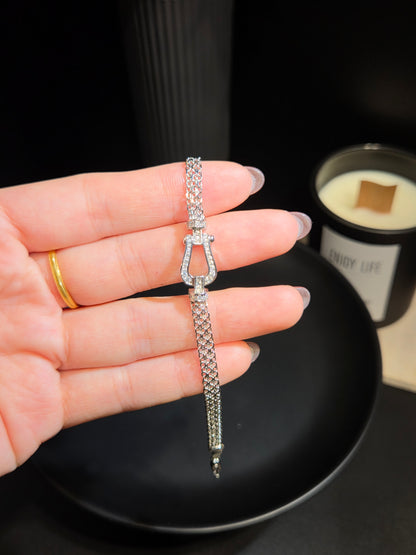 Light Luxury Gold-Toned Horseshoe Buckle Bracelet