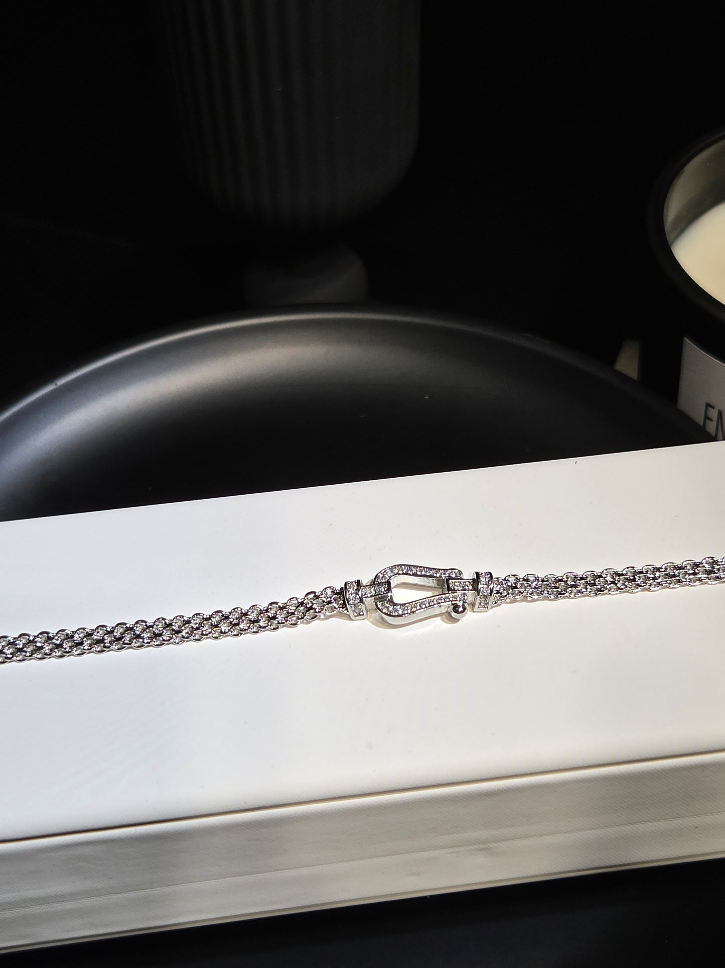Light Luxury Gold-Toned Horseshoe Buckle Bracelet