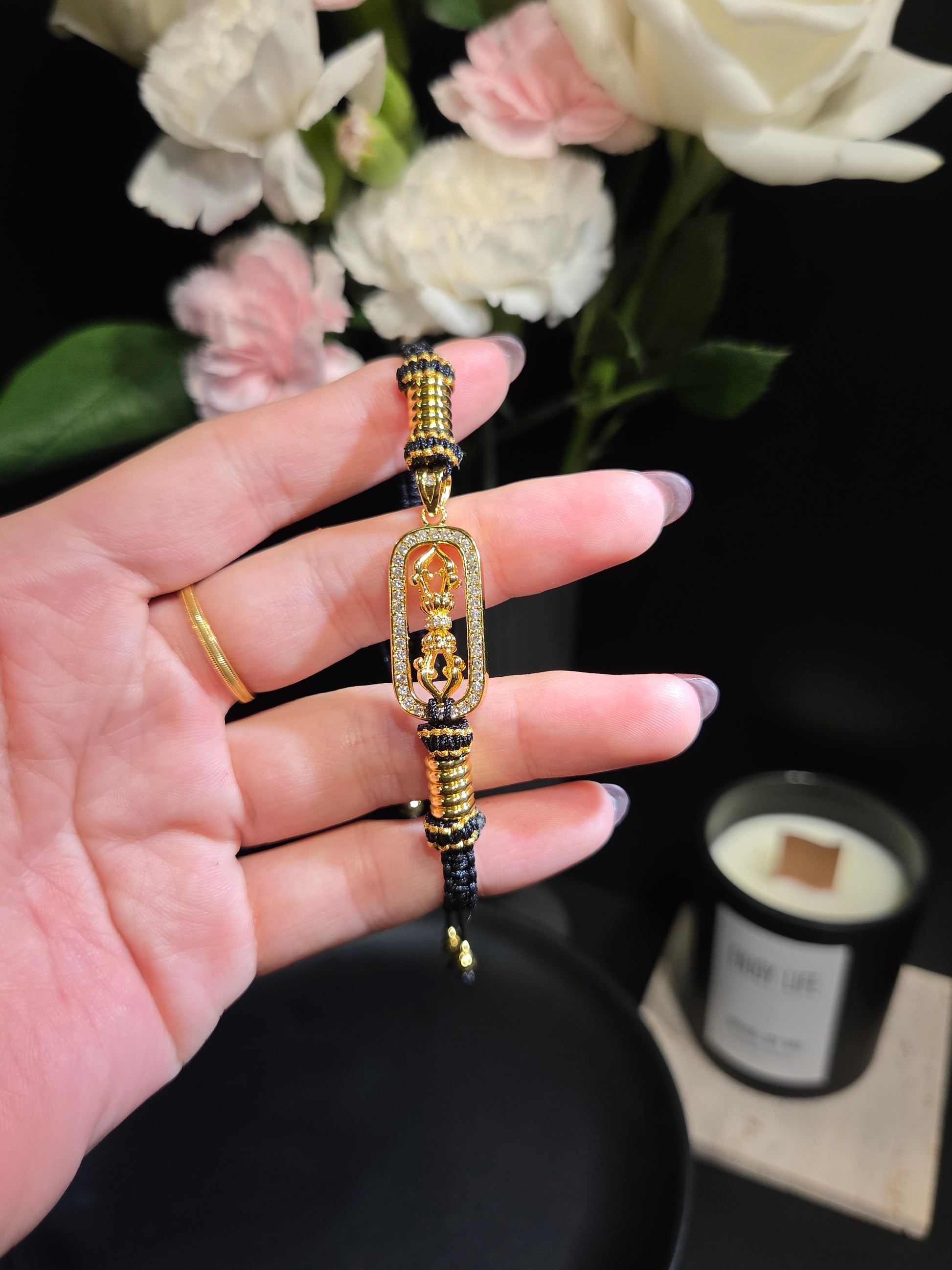 Light Luxury Gold Motif Woven Bracelet