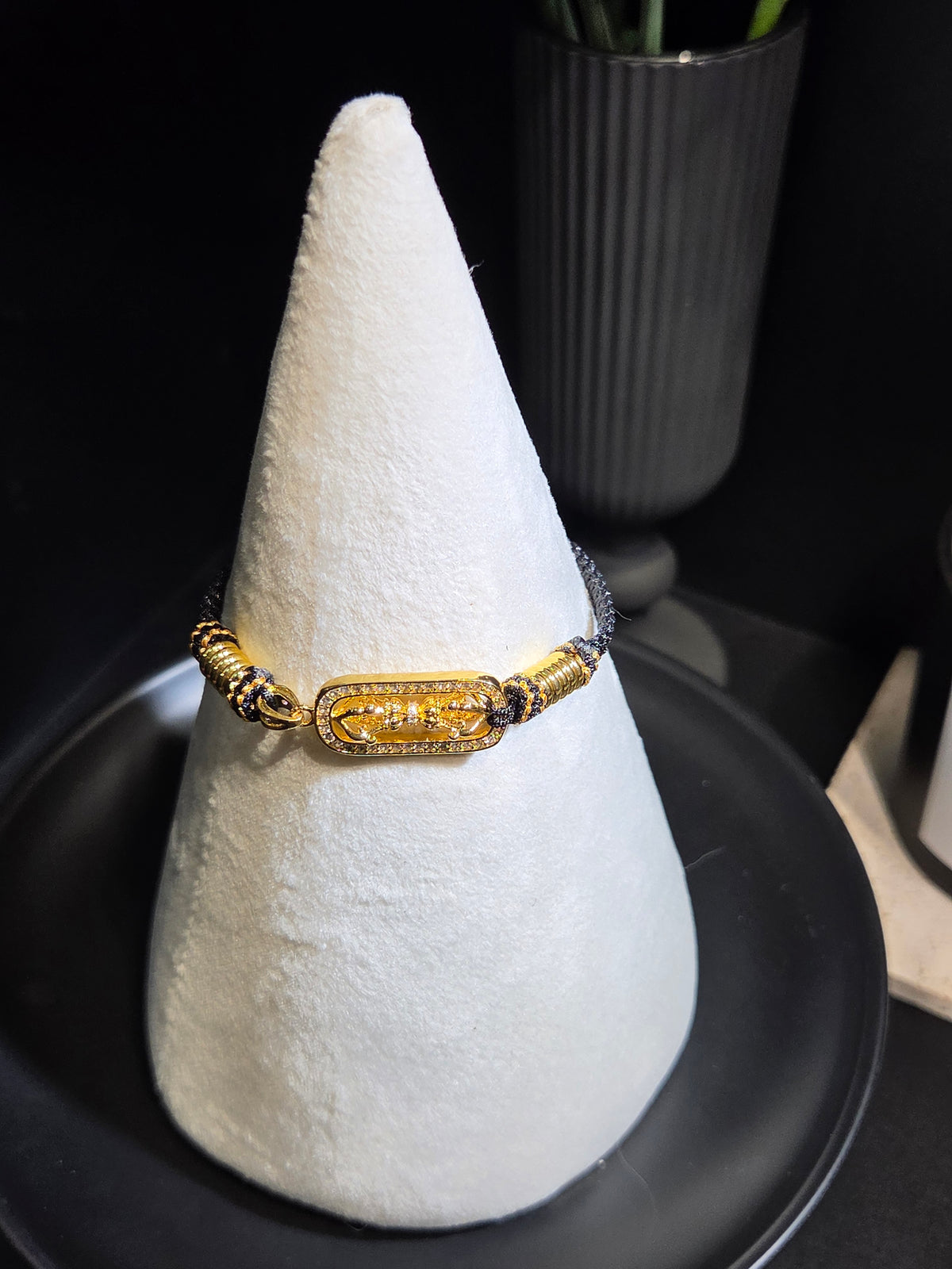 Light Luxury Gold Motif Woven Bracelet