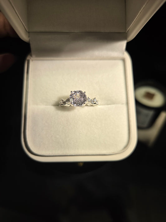 Light luxury brilliant solitaire crystal ring in gift box