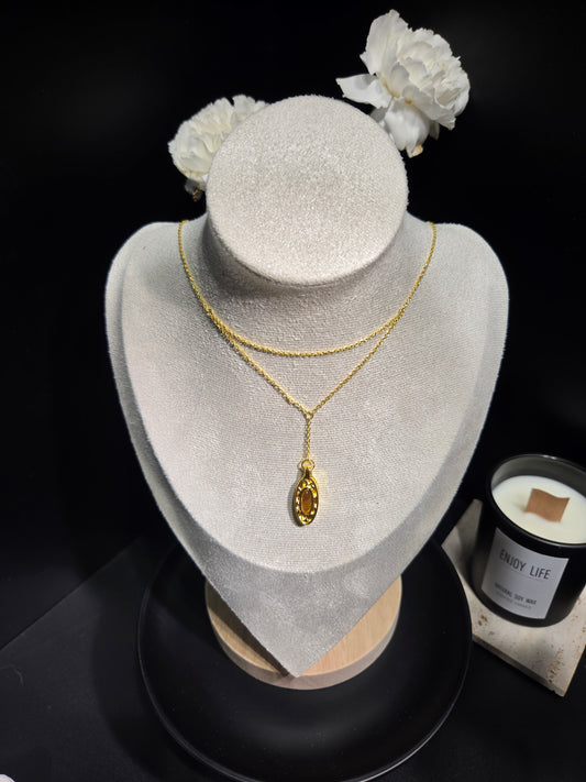Light luxury double-layered vintage oval pendant Y-necklace on mannequin bust