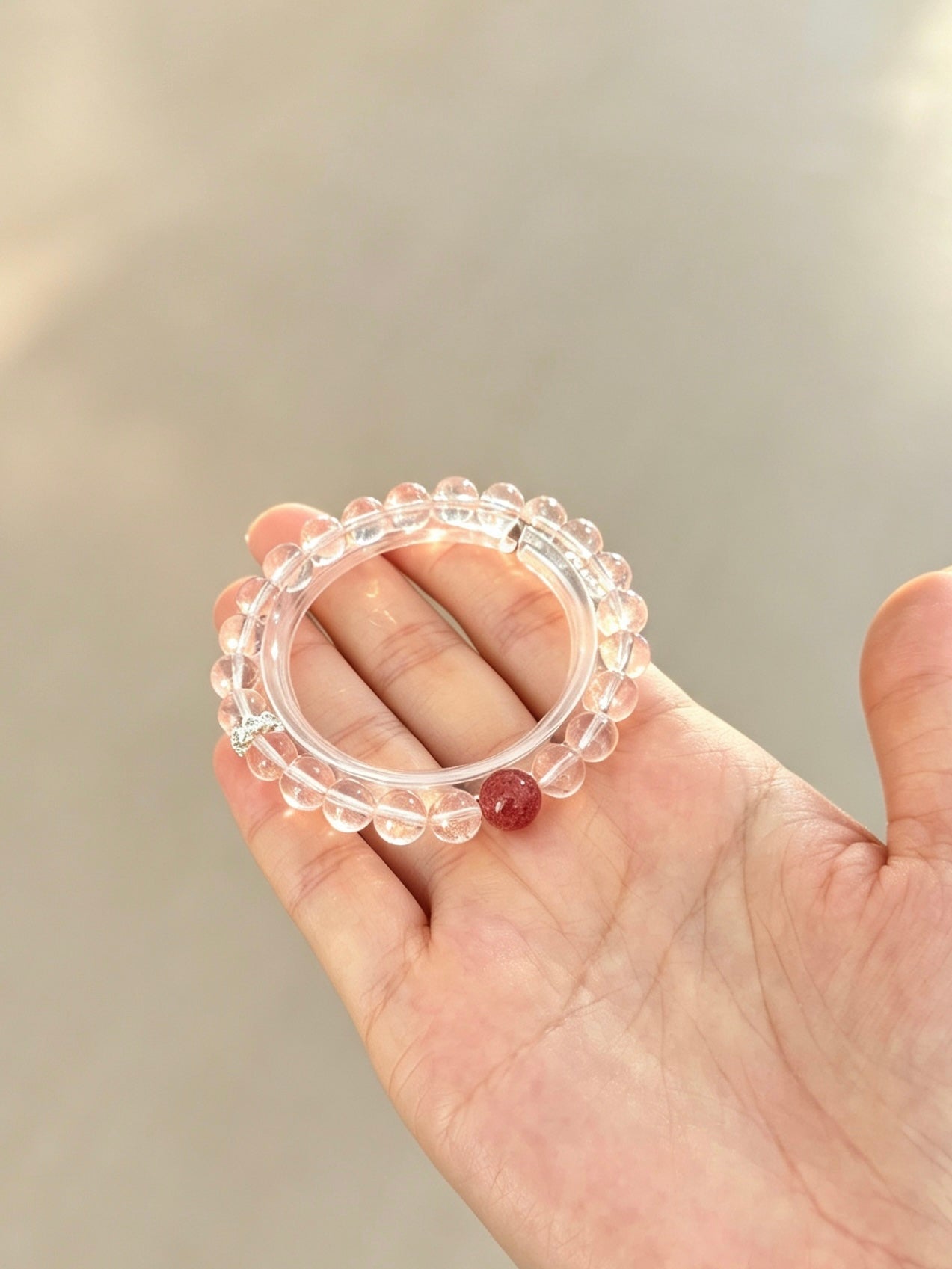 Bracelet en quartz clair naturel avec accent cinabre | 天然白水晶朱砂点缀圆珠手链